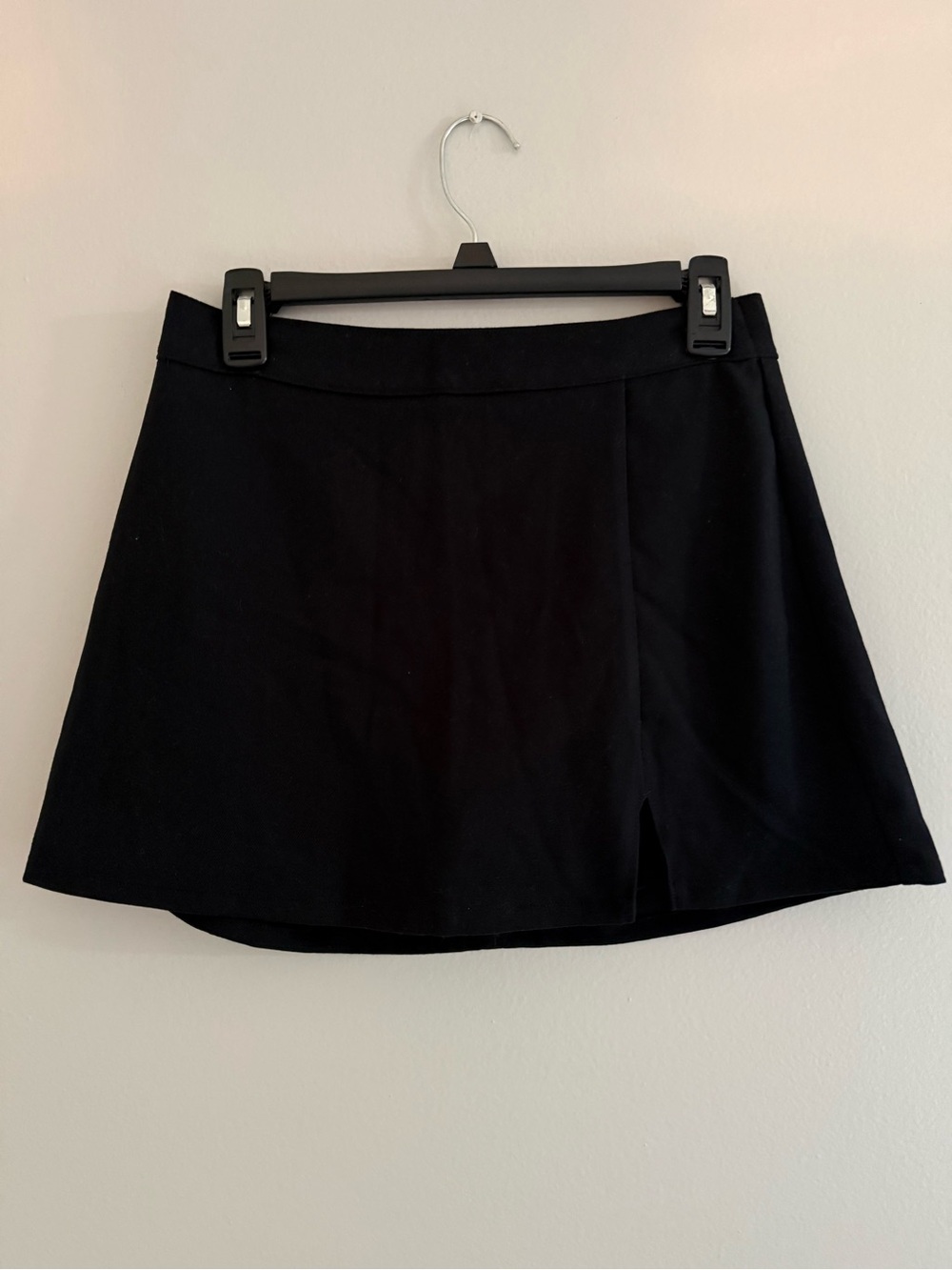Hollister Black Ultra High-Rise Skirt NWT Size Medium